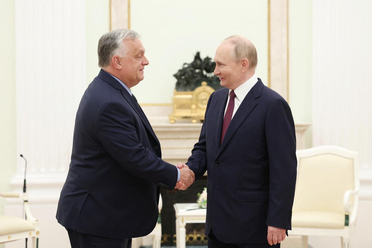 storyeditor/2024-07-05/2024-07-05T113727Z_141377796_RC2ZO8ACOH0U_RTRMADP_3_UKRAINE-CRISIS-HUNGARY-RUSSIA.JPG