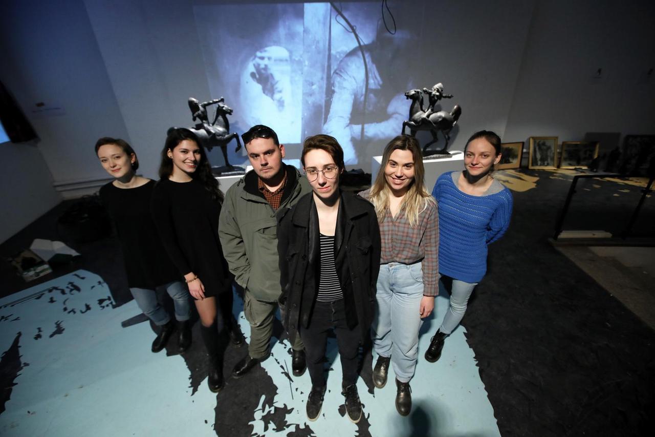 Studenti umjetničkih akademija obično praksu odrađuju kao čuvari izložbi, no na Večernjakovoj su sudjelovali u produkciji