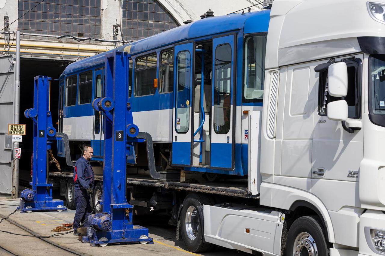 Osijek: Primopredaja tramvaja koje Grad Osijek daruje Gradu Žitomiru u Ukrajini