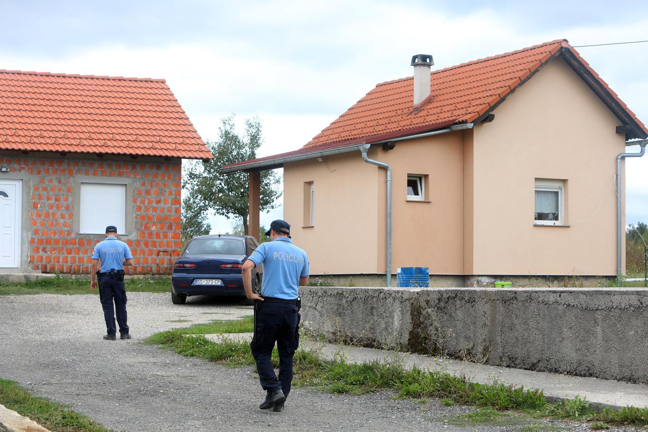 Gospić: Muškarac nožem napao suprugu i njenog prijatelja