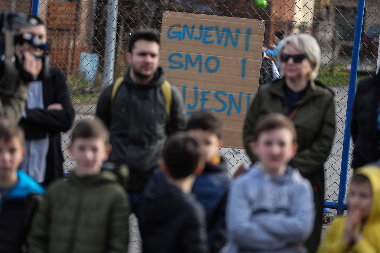 Zagreb: Stanovnici Dubrave  prosvjedovali protiv rušenja parka u Vinodolskoj ulici