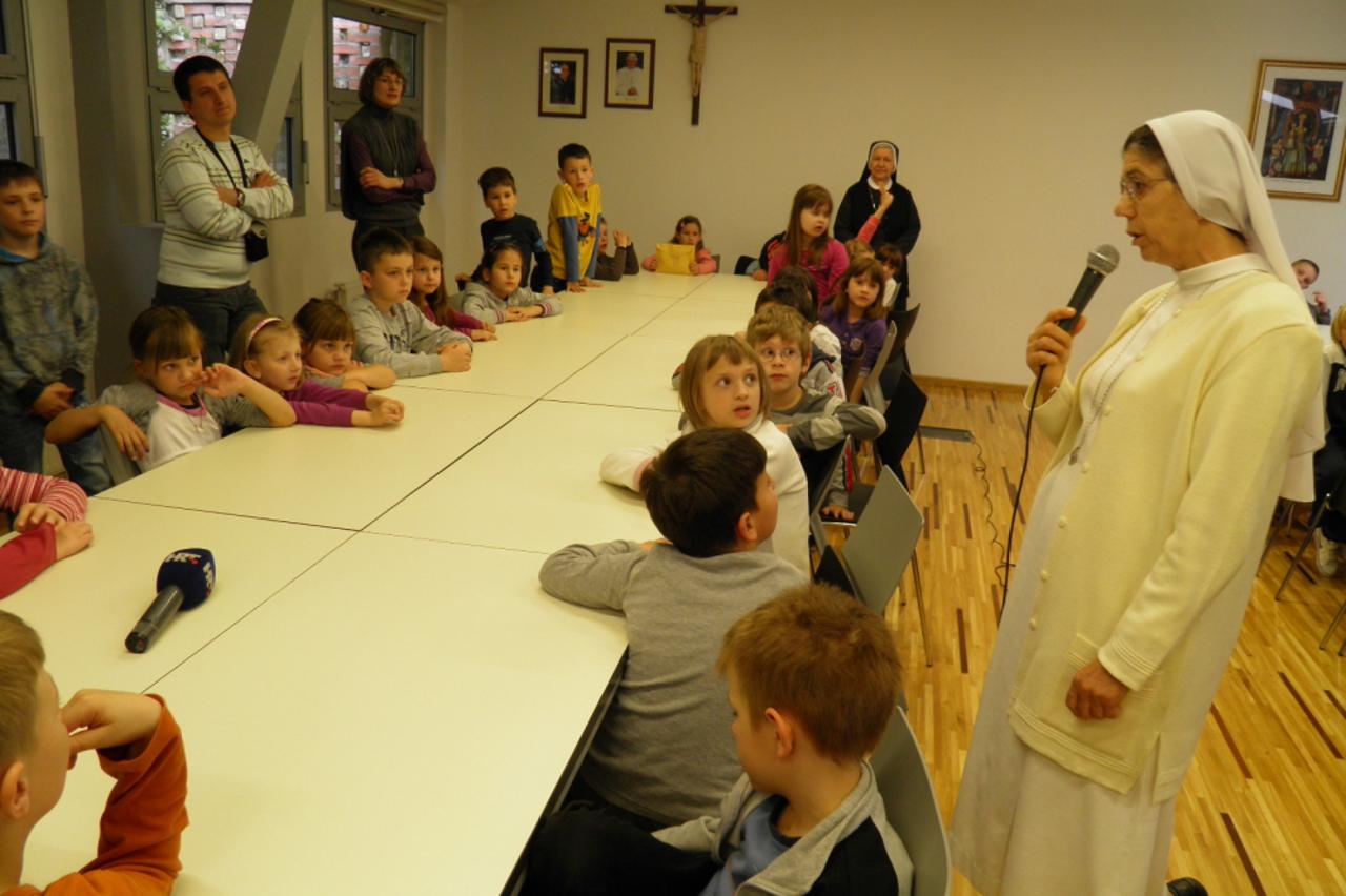 školarci,učenici,katolička škola,časna sestra (1)