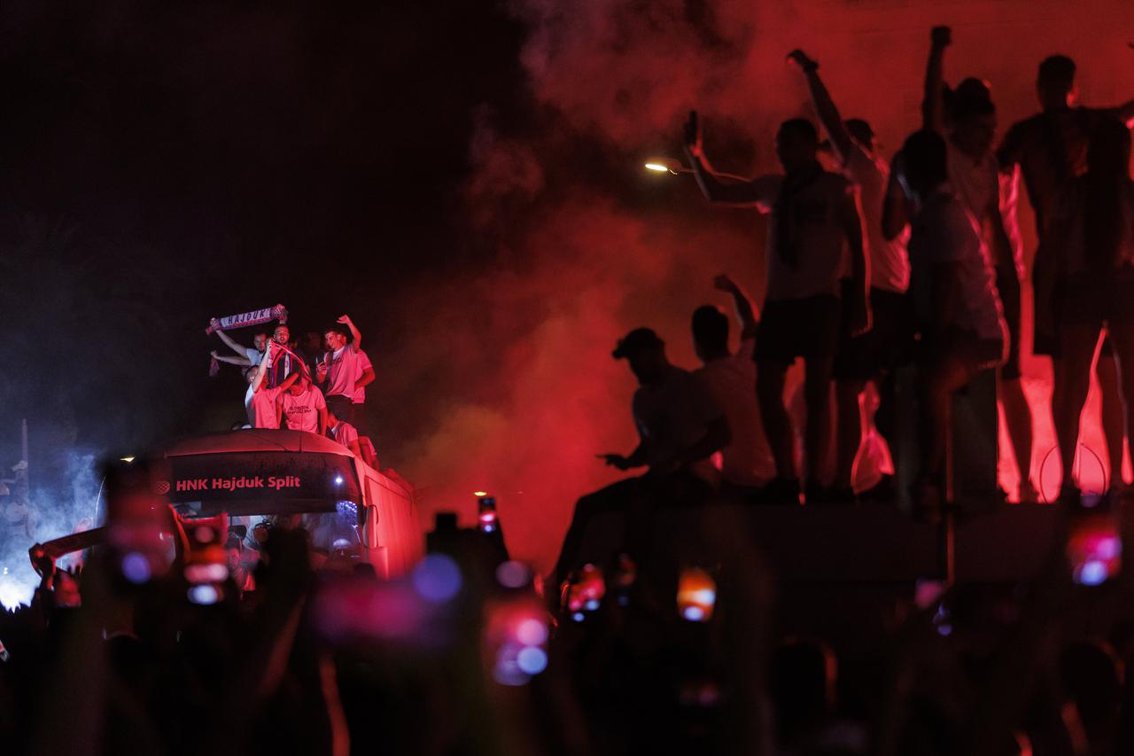 Split: Igrači Hajduka s navijačima proslavili osvajanje Kupa 