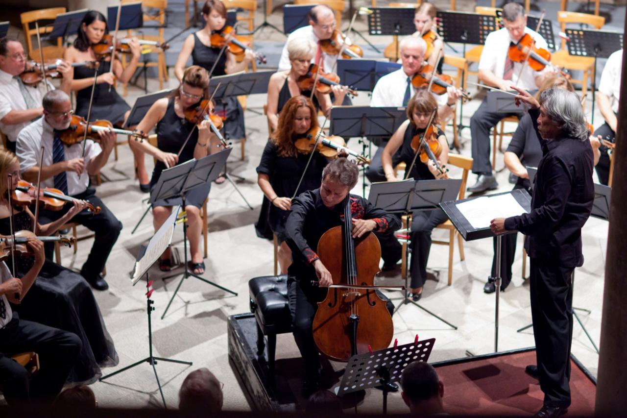 Simfoničari i njihov gost violončelist Marc Coppey