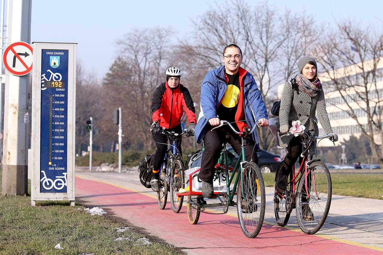 13.02.2015., Zagreb - Svjetski dan zimskog bicikliranja na posao mnogi su gradjani obiljezili odlaskom biciklom na posao. Photo: Goran Stanzl/PIXSELL