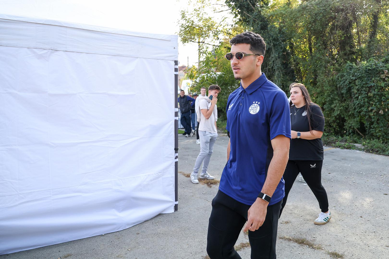 Dinamovi navijači iz cijelog grada došli su u Sesvete, a mnogi su se na licu mjesta učlanili u klub i kupili nove navijačke rekvizite.