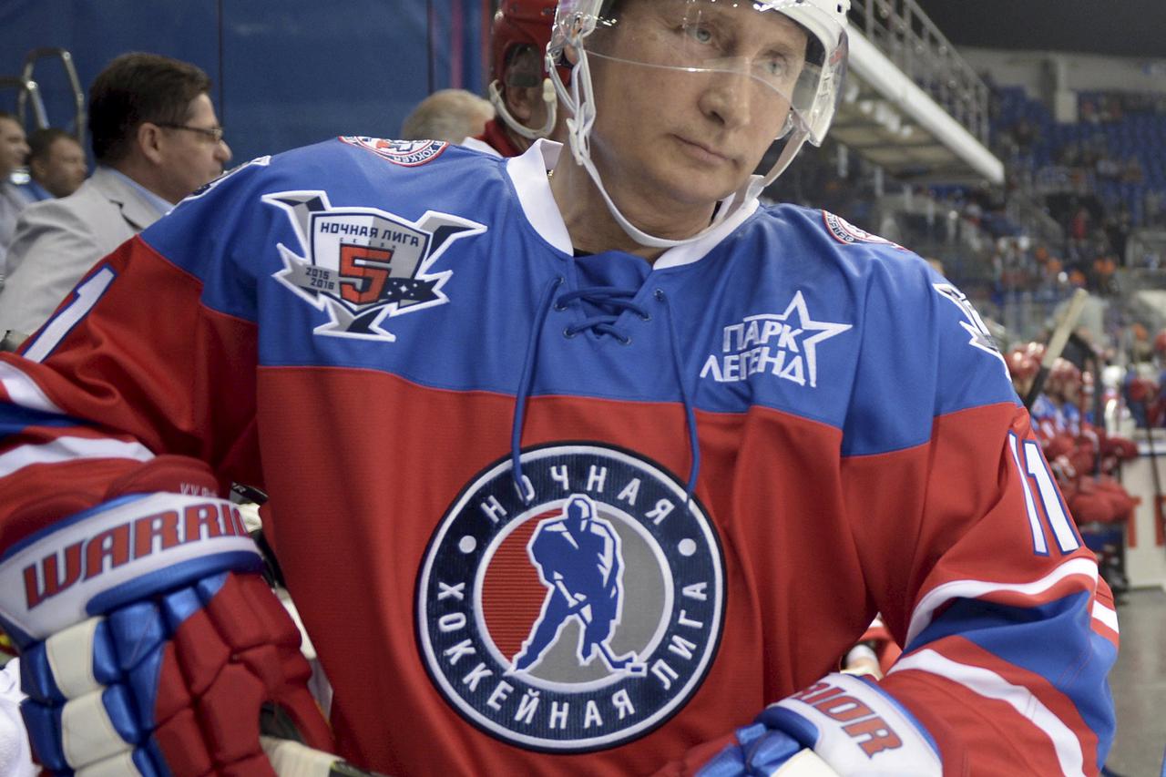 Russian President Vladimir Putin takes part in a gala game, opening a new season of the Night Ice Hockey League in Sochi, Russia, October 7, 2015.  REUTERS/Aleksey Nikolskyi/RIA Novosti/Kremlin ATTENTION EDITORS - THIS IMAGE HAS BEEN SUPPLIED BY A THIRD P