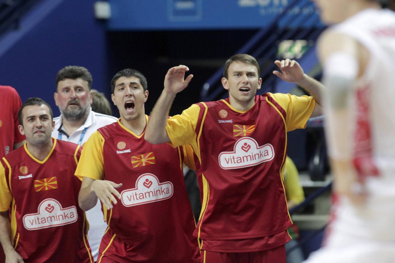 \'Macedonia\'s players react on the bench during the final moments of their FIBA EuroBasket 2011 Group F basketball game against Russia in Vilnius September 12, 2011.                      REUTERS/Ints