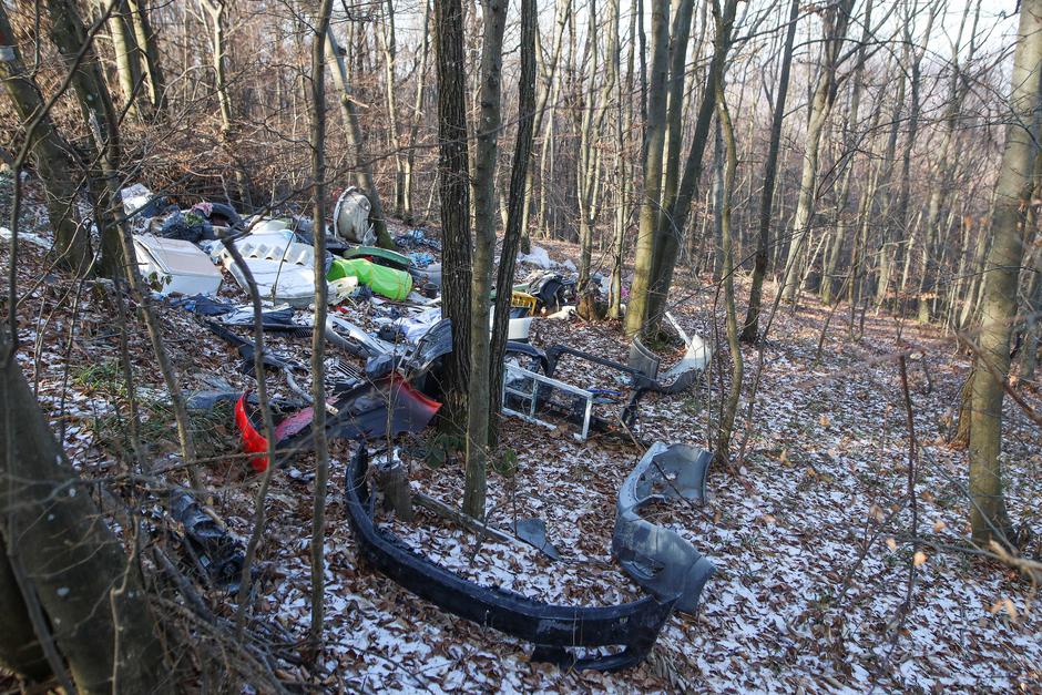 Belovar Moravče: Članovi lovačkog društva bore s pojedincima koji zagađuju šumu bacajući u nju smeće