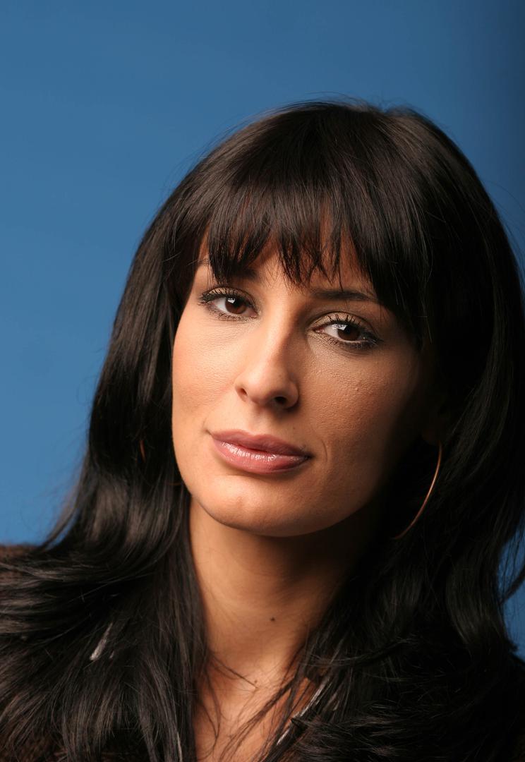 U više je navrata iskreno govorila o tome da danas nije lako pronaći pjesme koje se savršeno uklapaju u njezin stil, ali upravo je ta selektivnost učinila njezin solo opus autentičnijim i zrelijim,