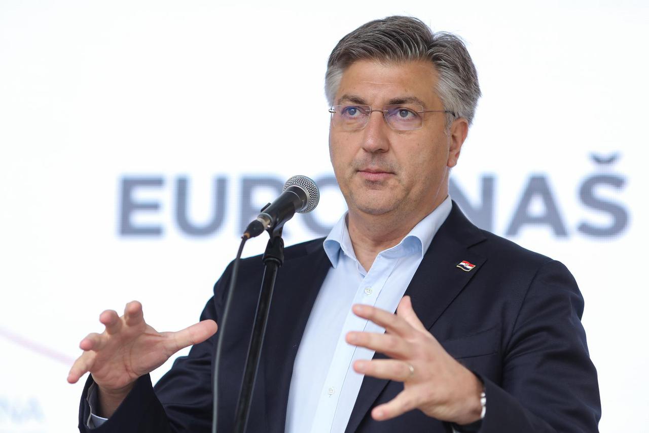 Premijer Plenković, Boris Vujčić i ministar financija Primorac sudjelovali su na manifestacija Dani eura u Zagrebu