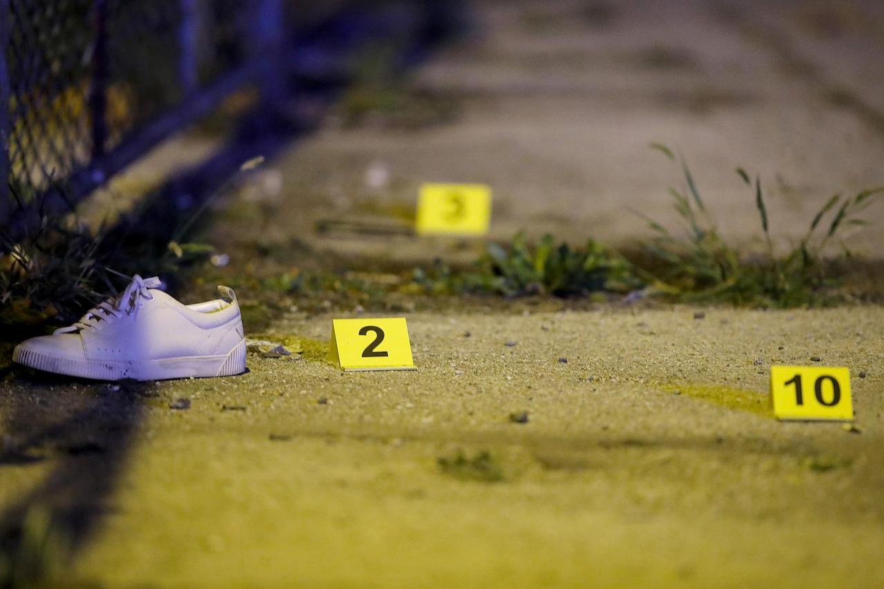 Zagreb: Policijski očevid na mjestu pucnjave u Sesvetama