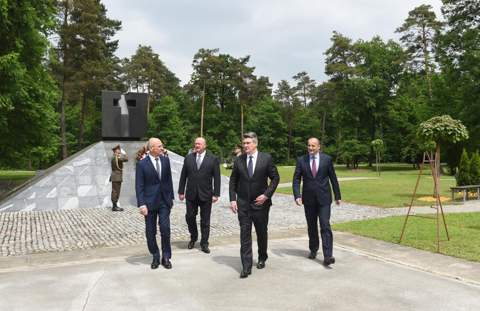 15.05.2020., Tezno, Slovenija - Hrvatski predsjednik Zoran Milanovic polozio je u vijenac i zapalio svijecu za poratne zrtve Drugog svjetskog rata na groblju Dobrava kraj Maribora.
Photo: Ziga Zivulovic jr/FABobo/PIXSELL
