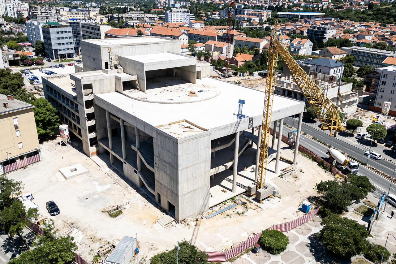 Izgradnja Hrvatskog narodnog kazališta u Mostaru