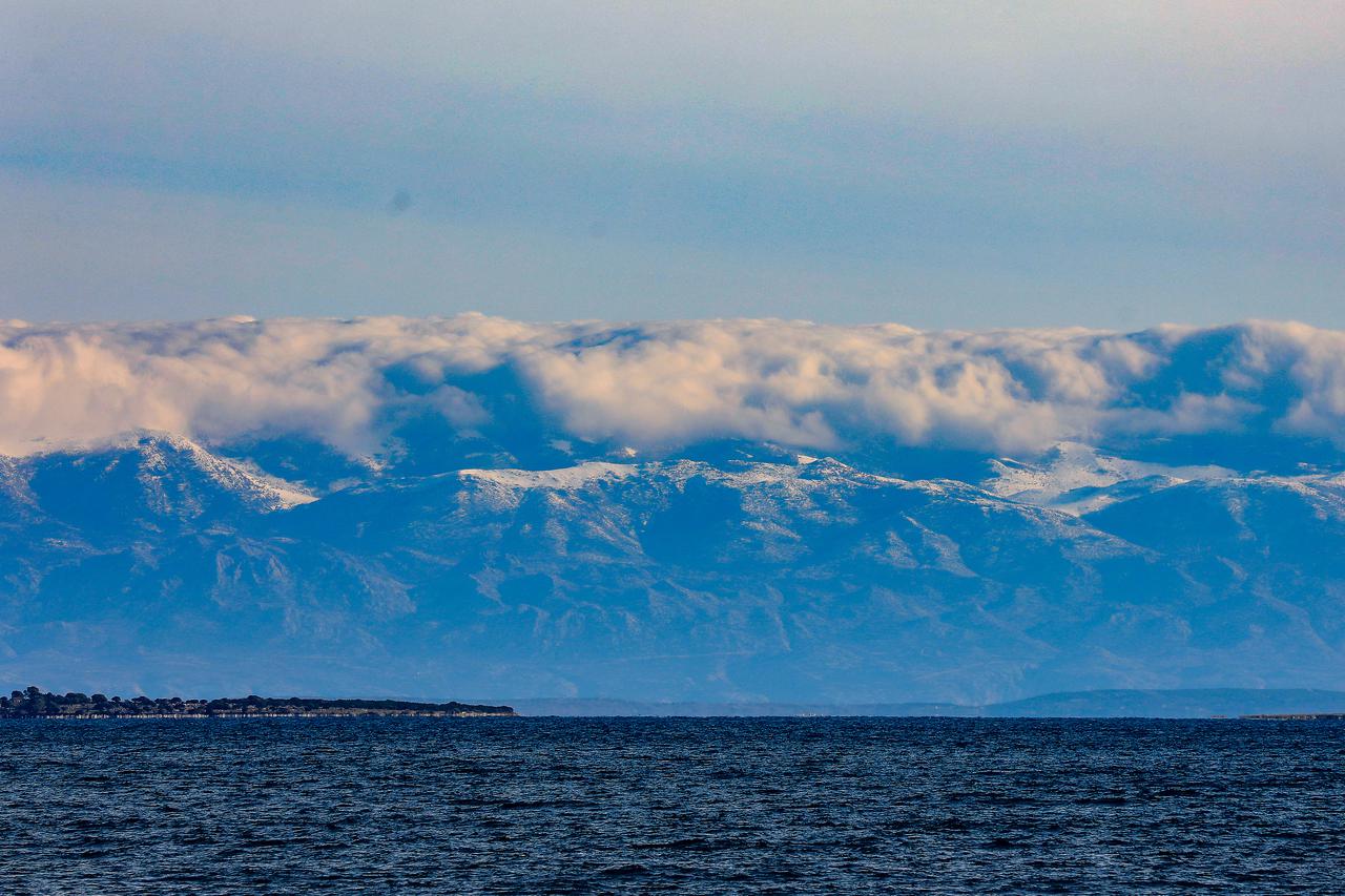 Pogled na Sjeverni Velebit s Lošinja