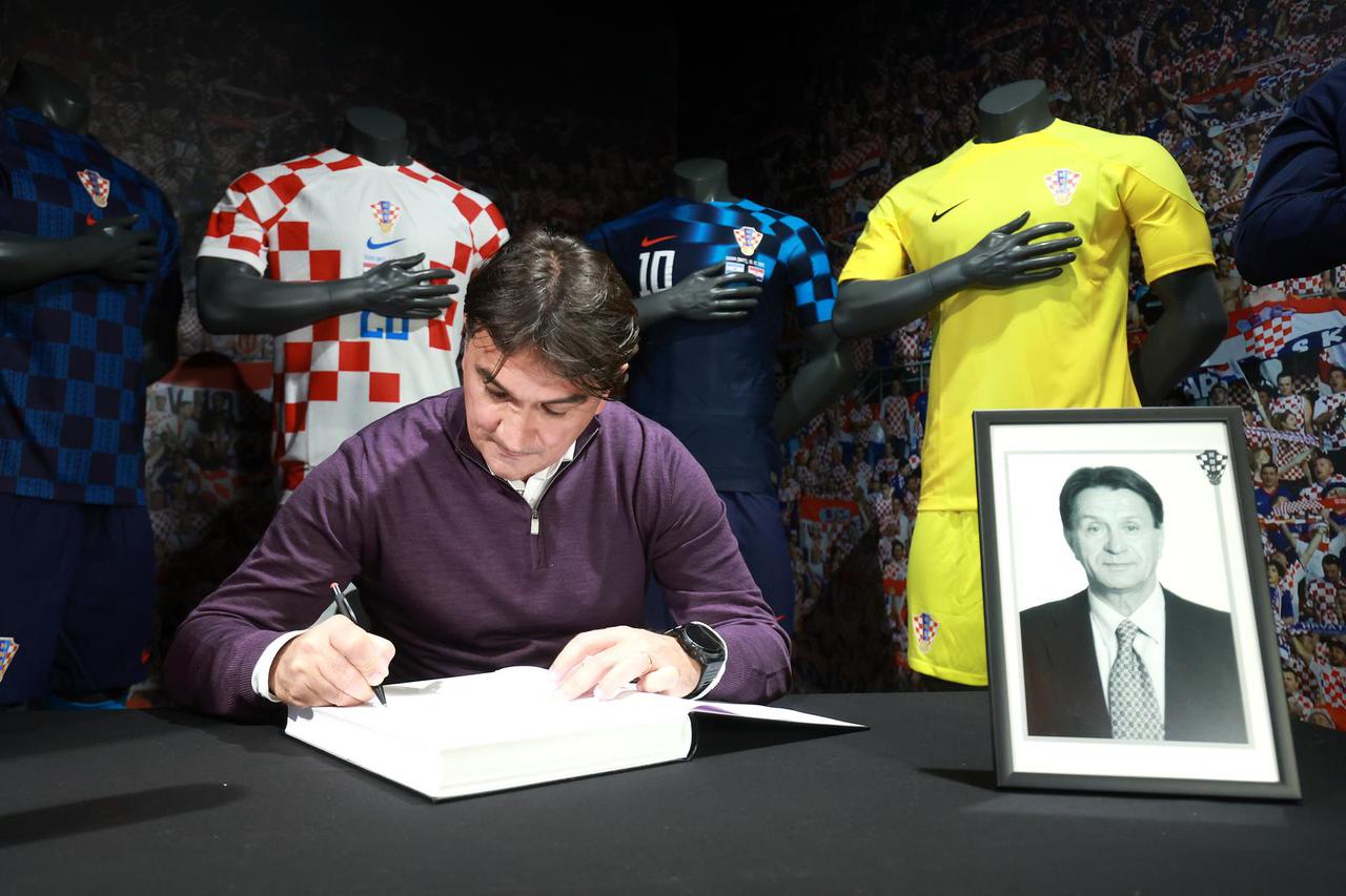 Zagreb: Kustić, Dalić i Svetina upisali se u knjigu žalosti za Ćiru Blaževića