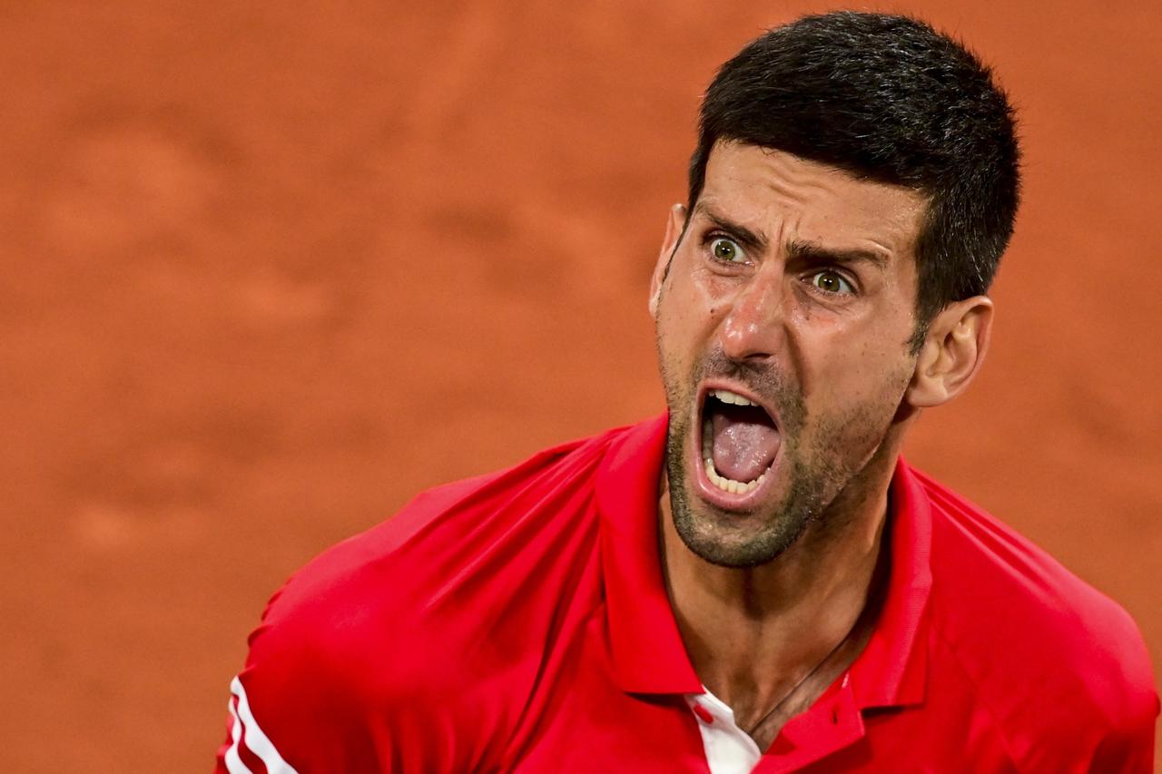 Novak Djokovic remporte sa place en demi finale face à Matteo Berrettini lors des internationaux de France de Roland Garros à Paris