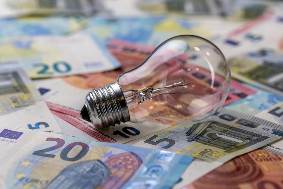 Ilustracija poskupljenja električne energije