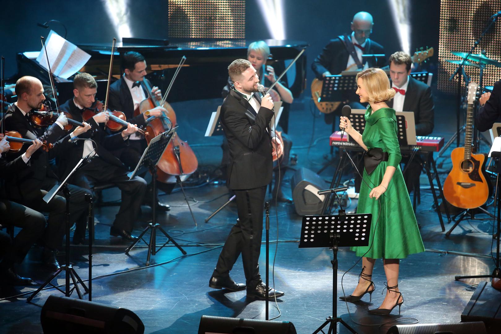 U duetu su zapjevali Matija Cvek i Nika Turković.
