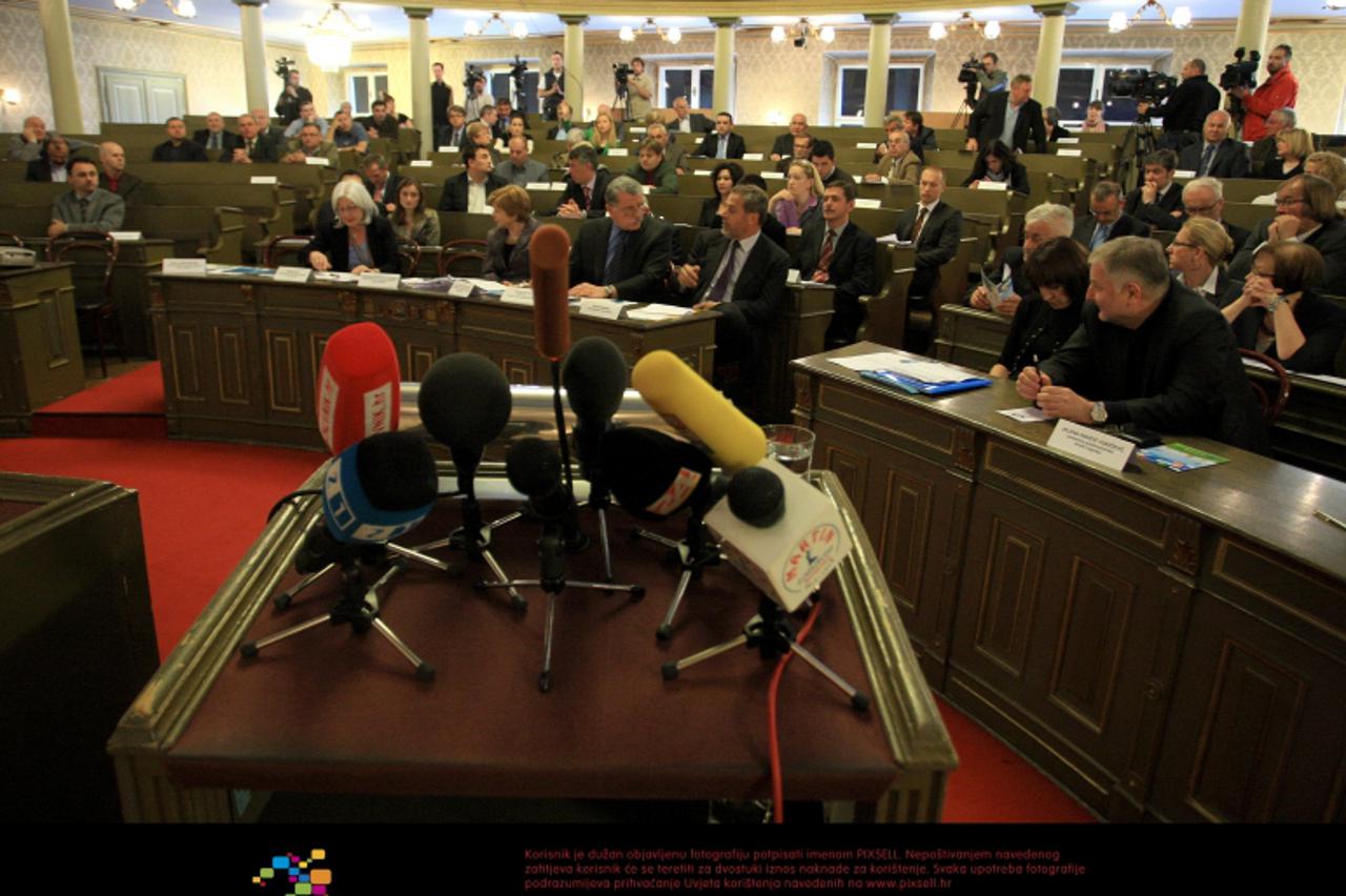 '04.05.2011., Cirilometodska 5,  Zagreb - Izvanredna sjednica Gradske skupstine. Rasprava o cijeni djecjih vrtica u gradu Zagrebu.  Photo: Boris Scitar/PIXSELL'