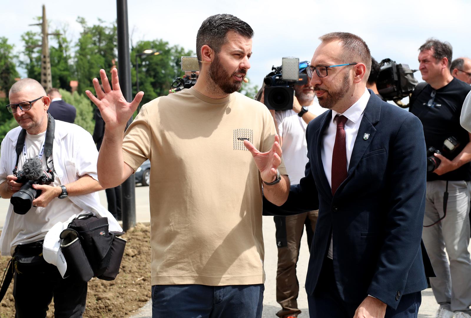 26.06.2024., Zagreb, Kerestinec - U Rimcevom kampusu u Kerestincu predstavljen je projekt robotaksija koji razvija jedna od kompanija u ekosferi Mate Rimca. Projekt robotaksija vodio se pod imenom Project 3 Mobility no ime je promijenjeno u Verne. Robotaksiji bi, prema planu, do 2025. godine trebali zapoceti s prijevozom putnika u Zagrebu. ZA ostvarenje projekta dobivena je ukupona investicija od Europske unije u iznosu od 180 milijuna eura, a za projekt robotaksija financirali su sa 100 milijuna eura i drugi investitori. Photo: Zeljko Lukunic/PIXSELL