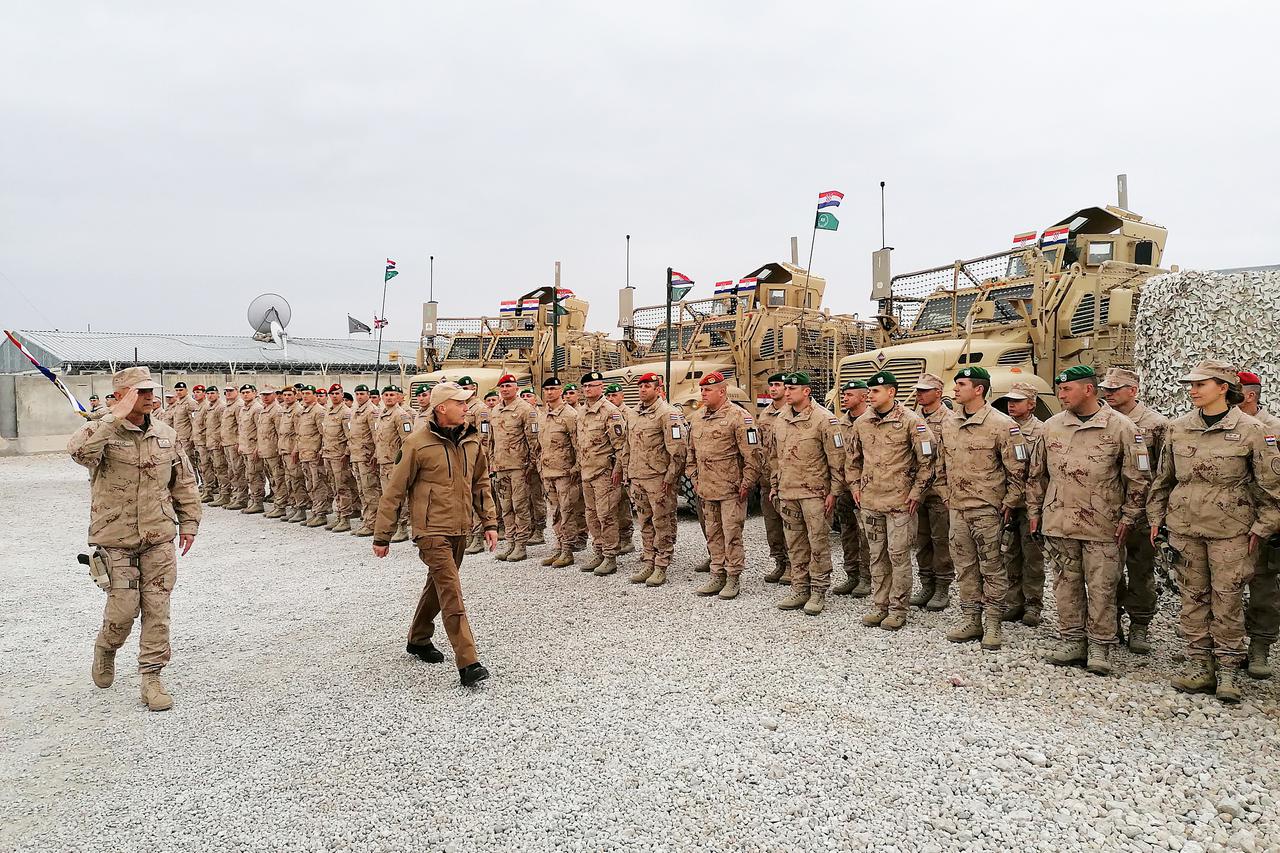 Ministar Krstičević posjetio hrvatske vojnike u kampu Marmal u Afganistanu