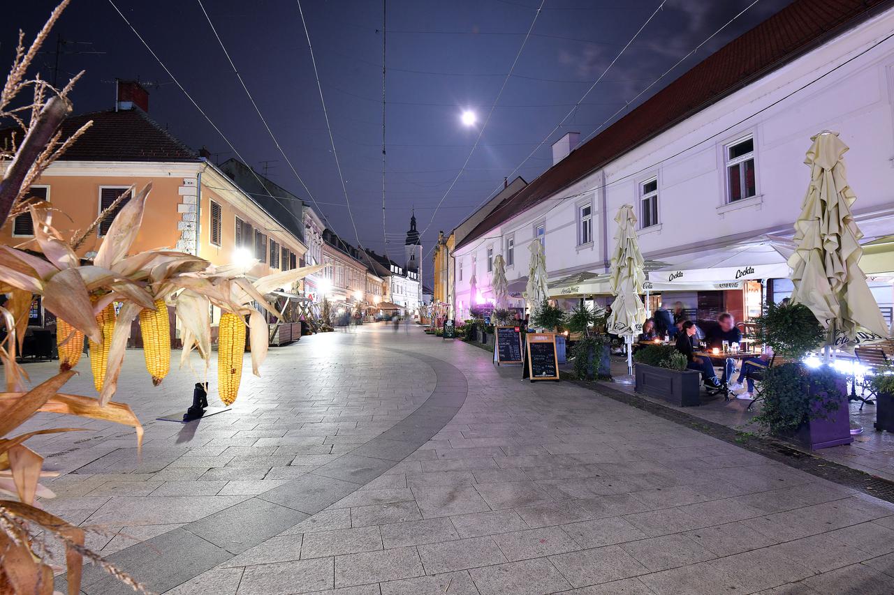 Noćna atmosfera u centru Čakovca