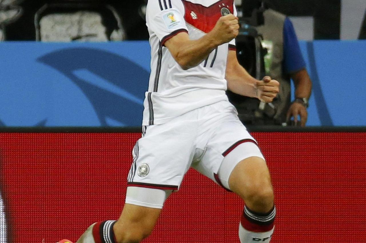 Germany's Miroslav Klose celebrates scoiring a goal against Ghana during their 2014 World Cup Group G soccer match at the Castelao arena in Fortaleza June 21, 2014.   REUTERS/Laszlo Balogh (BRAZIL  - Tags: SOCCER SPORT WORLD CUP)
