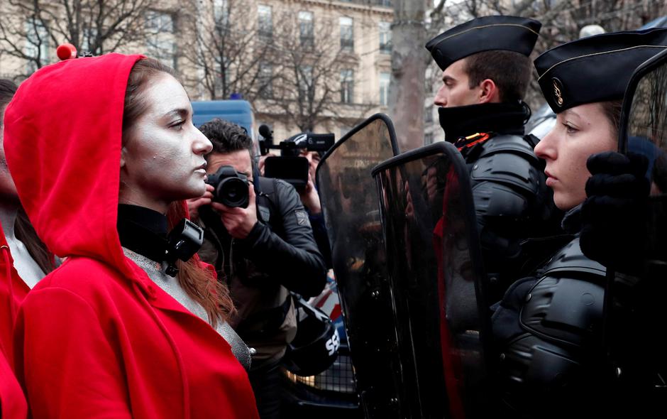Feministkinje na prosvjedu Žutih prsluka u Parizu