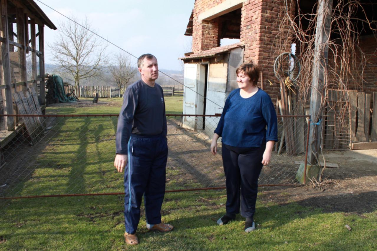 '31.01.2011., Bjelovar - Jasna i Josip Sabo, vlasnici poljoprivrednog imanja iz Velike Trnovitice ogorceni nacinom prijave i raspodjelom odstete od elementarne nepogode, a koju je provodila Opcina na 