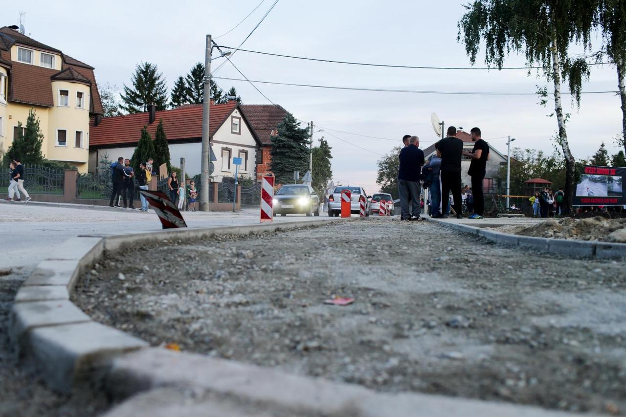 Prosvjed stanovnika Brestja zbog ceste koja je raskopana već šest godina