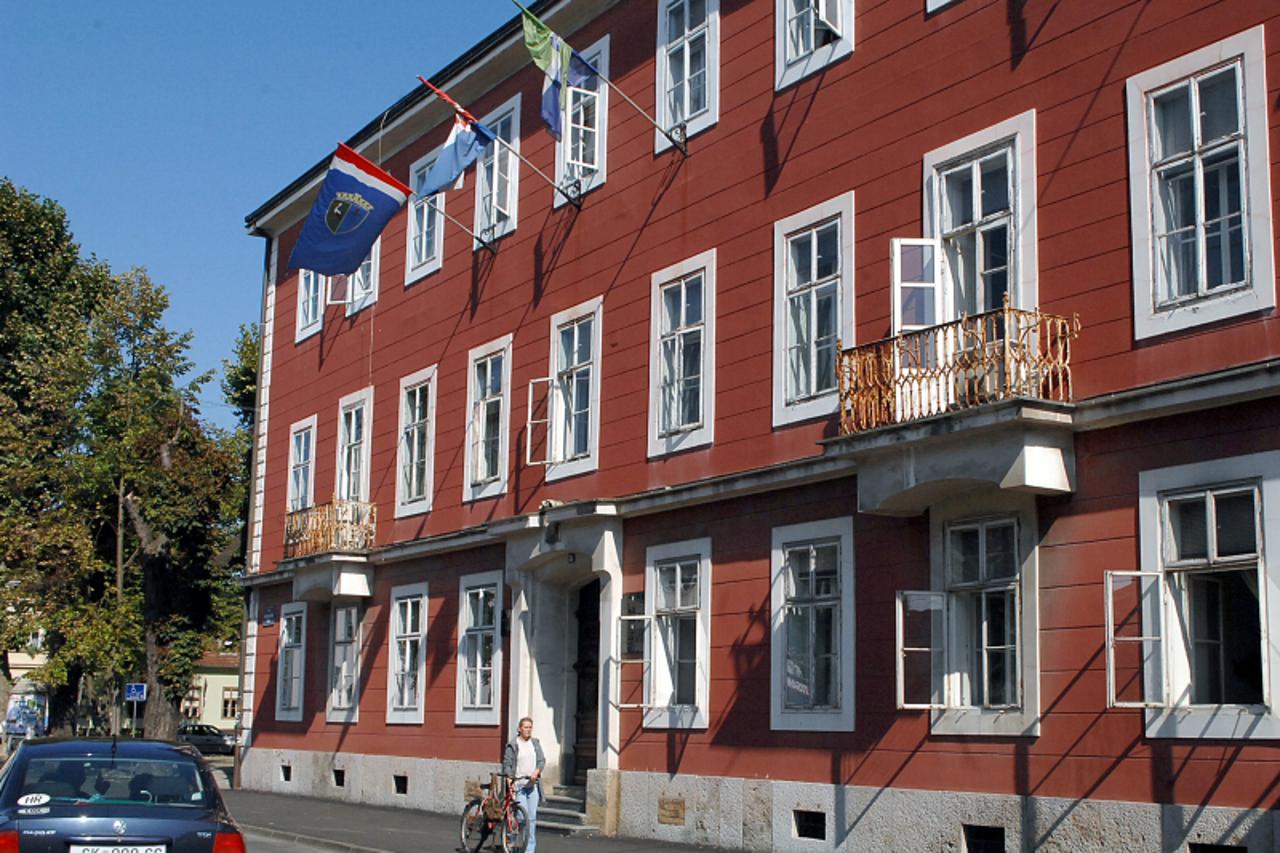 '22.09.2010., Sisak - Od dolaska SDP-a na vlast u zgradi Sisacko-moslavacke zupanije broj zaposlenih povecao se sa 49 na cak 89. Photo:Nikola Cutuk/PIXSELL'