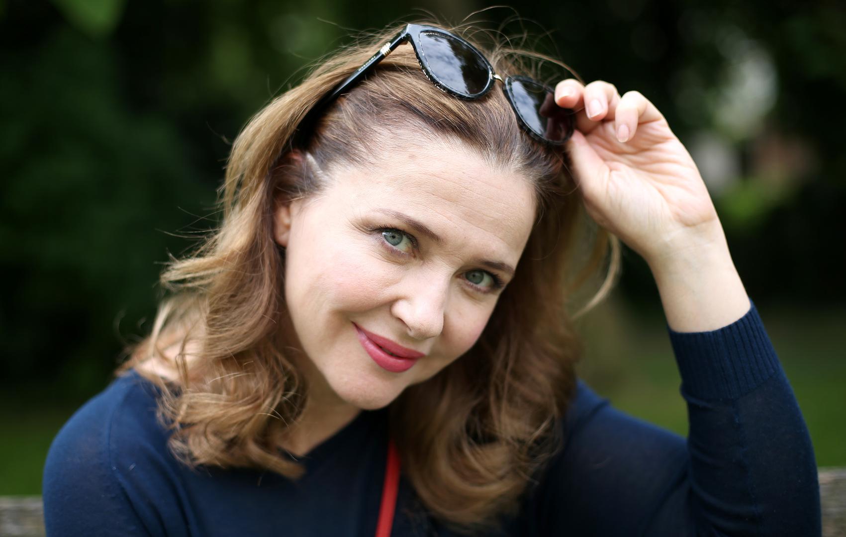 Sanja Vejnović nedavno je objavila svoju fotografiju na kojoj je u kupaćem kostimu i dobila je hrpu komplimenata za savršenu liniju bez celulita  u 56. godini. 