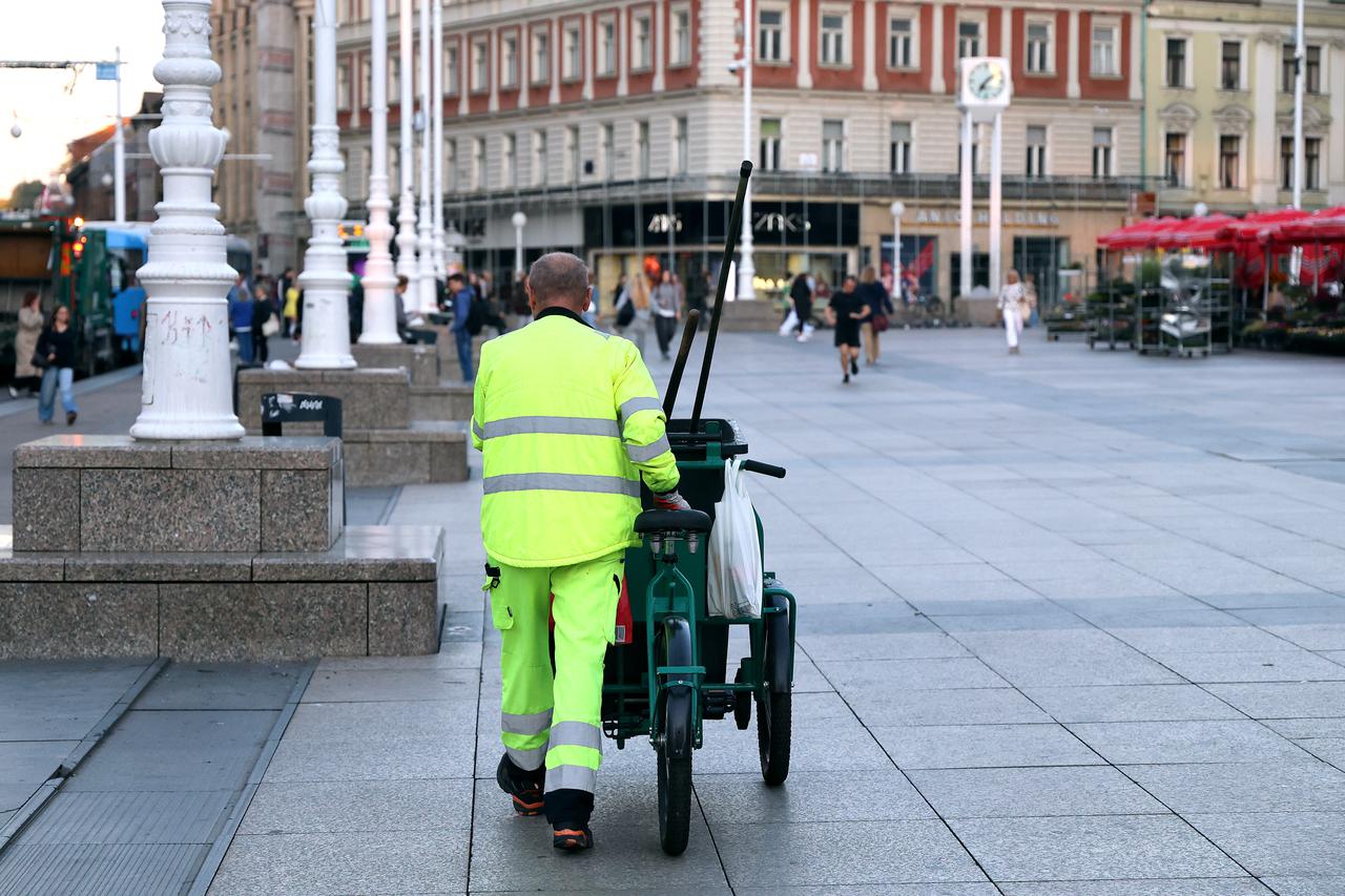 Zagreb: Radnici Čistoće očistili centar grada