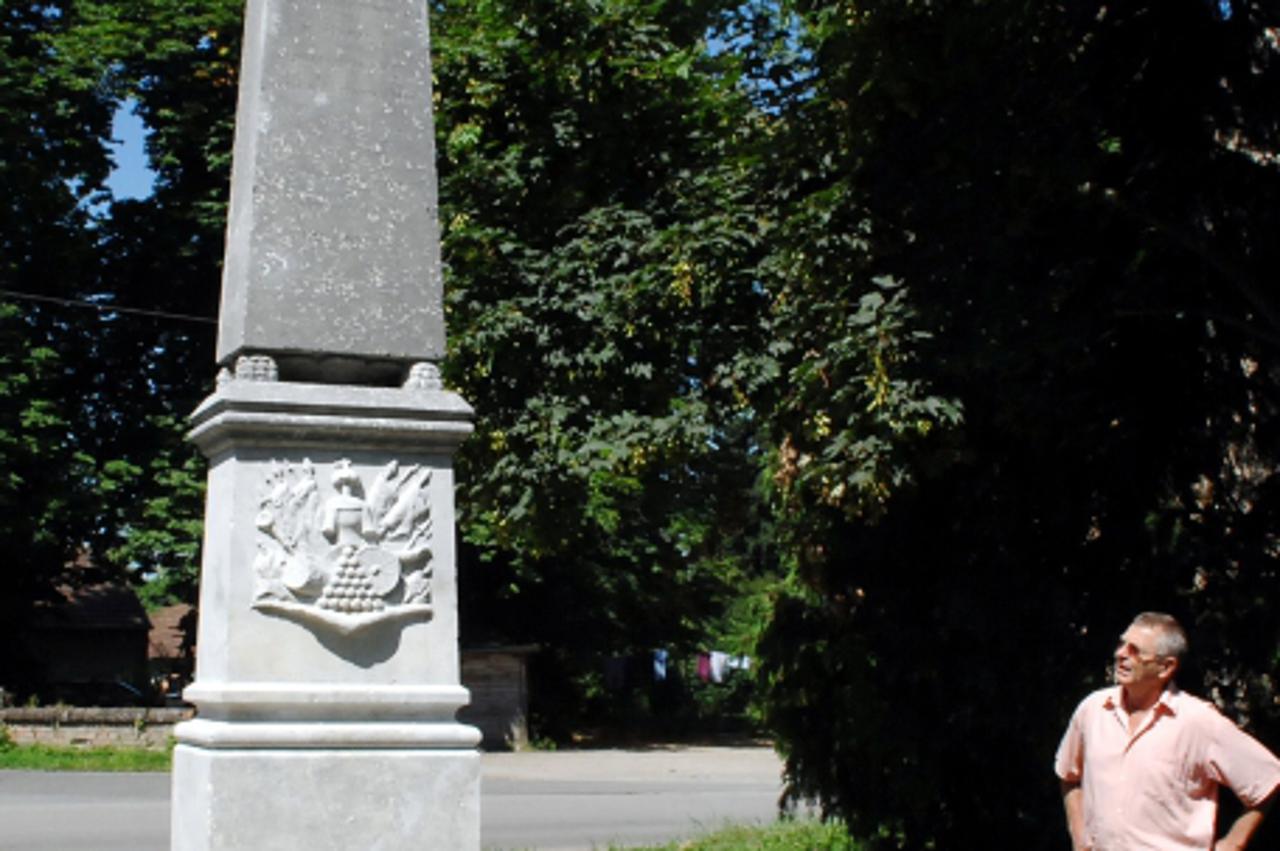 'sisak - 22.07.2010., Sisak - Nakon obnove, na obalu Kupe ponovno je postavljen spomenik pukovniku Manojlu Maravicu, prvi puta postavljen 1.10.1863.godine. Photo:Nikola Cutuk/pIXSELL'