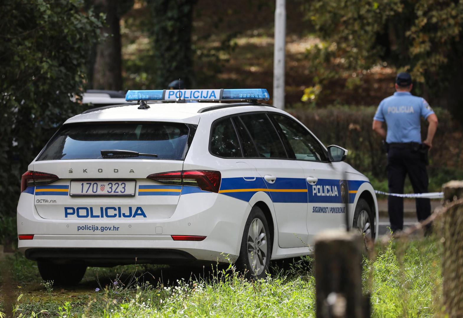 09.09.2022., Oroslavje - Policija osigurava kucu ubijenog mladica u Tvornickoj ulici te pretrazuje okolinu kako bi pronasli oruzje. Photo: Jurica Galoic/PIXSELL