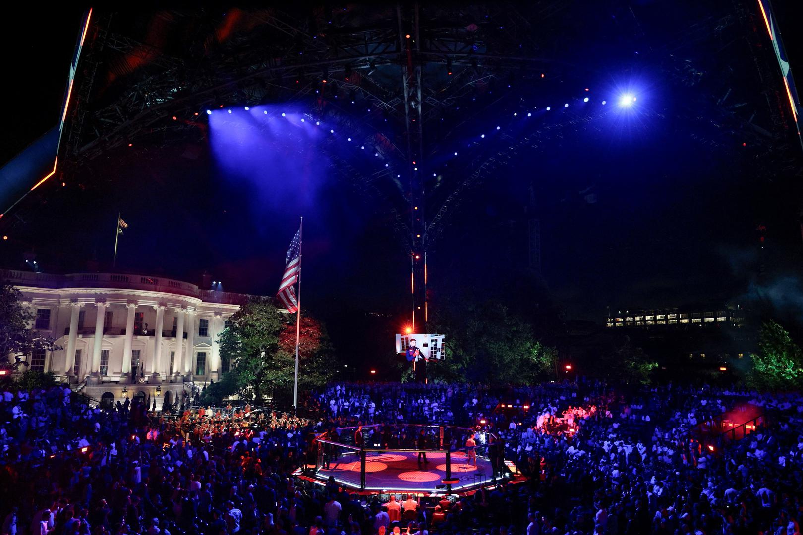 Privremena arena ugostila je oko 4500 uzvanika, dok je više od 80.000 navijača pratilo događaj na obližnjem Elipseu. 