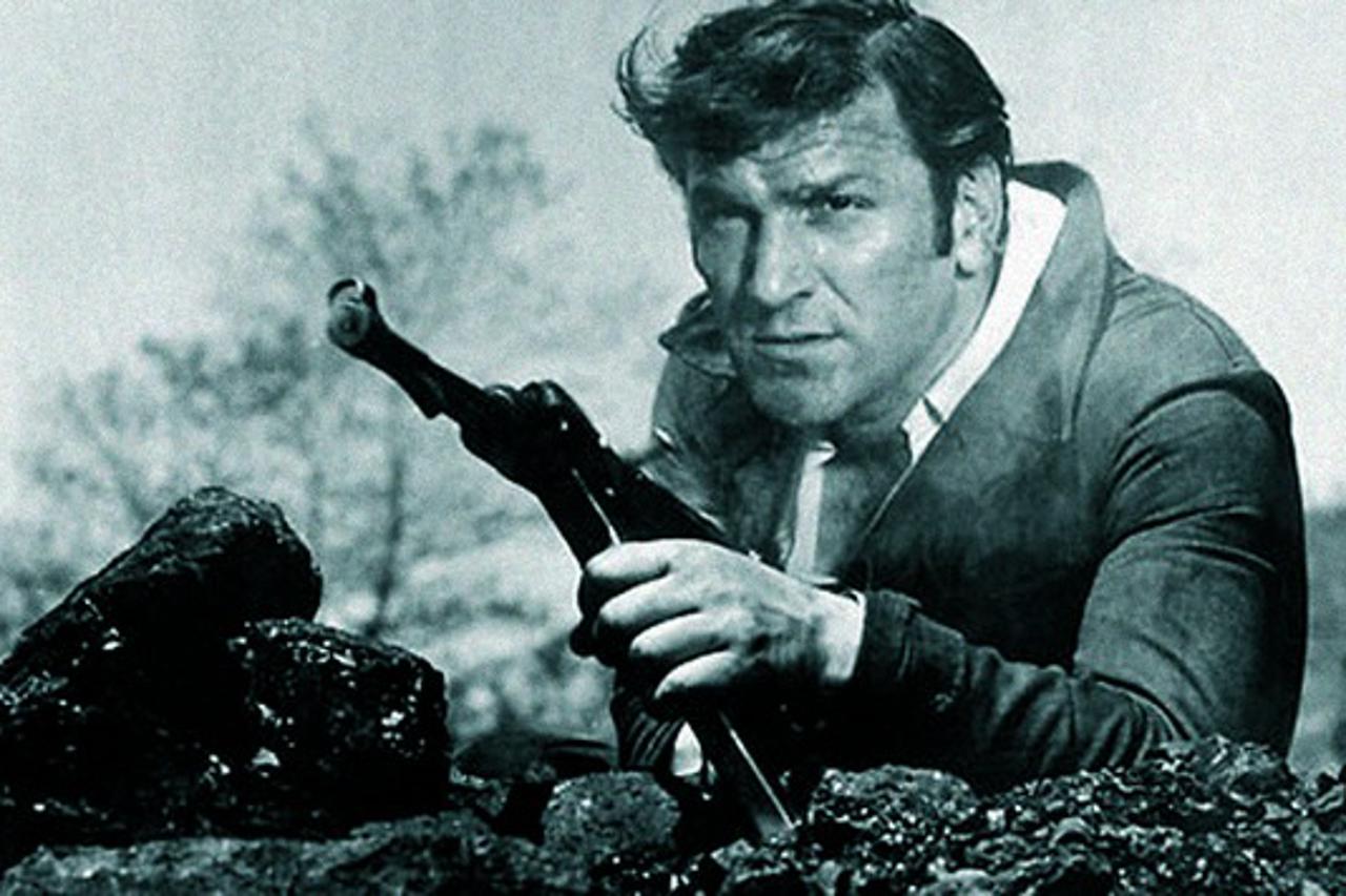 Bata Živojinović