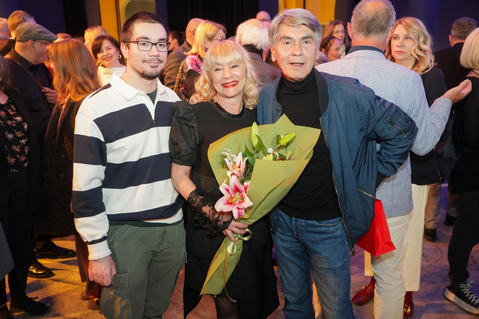 Anja Šovagović Despot sa  sinom Josipom i suprugom Draganom 