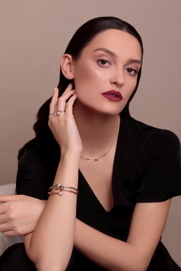  Srebrna ogrlica, red. cijena 680kn, Srebrna narukvica, red.cijena 920kn ZAKS