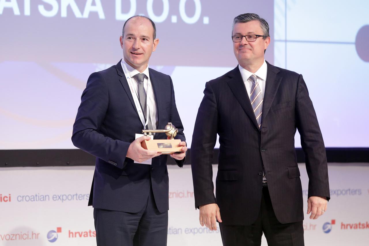 Premijer Orešković nagradu za najboljeg izvoznika uručio je čelniku Plive Mihaelu Furjanu