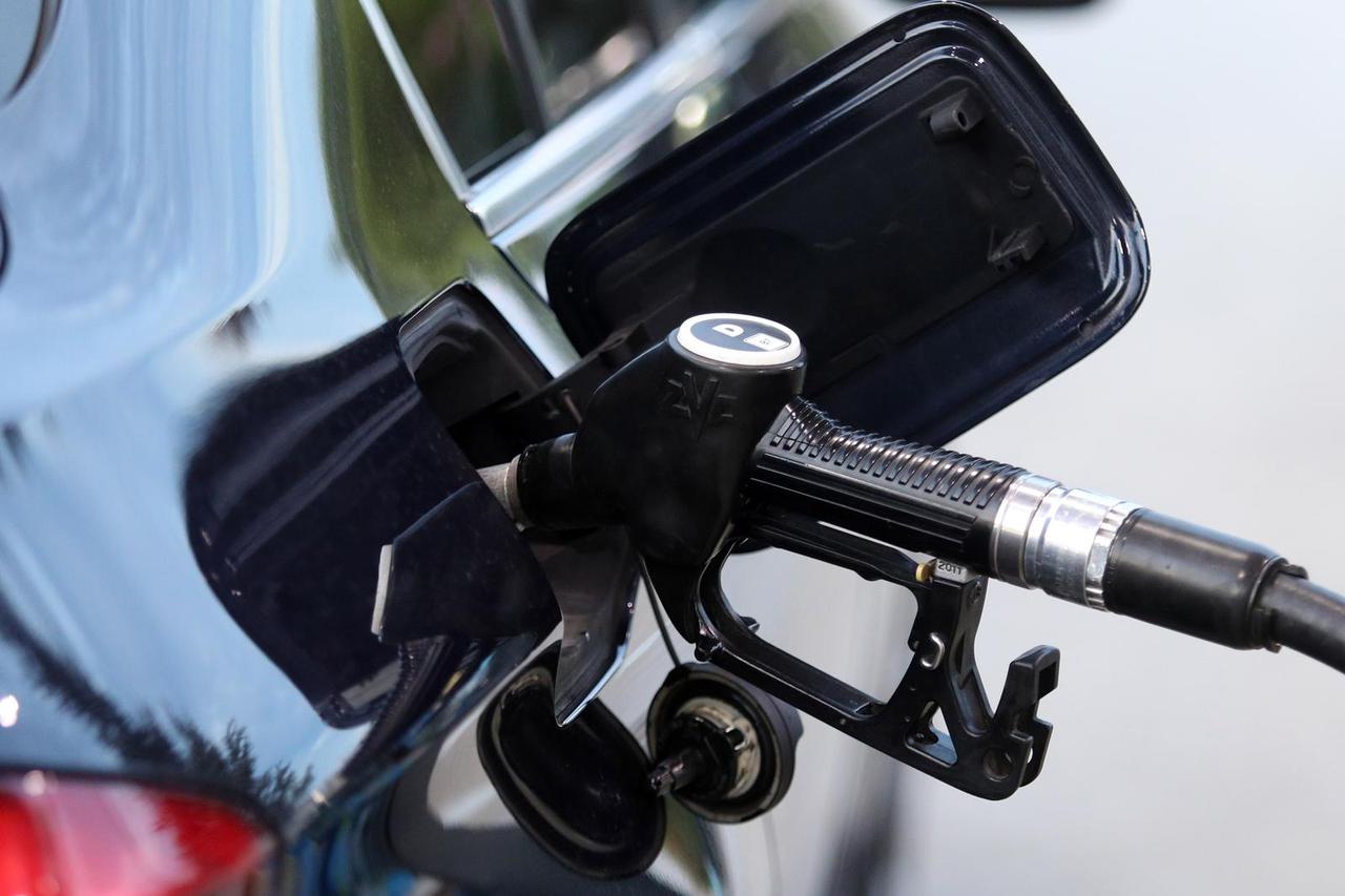 Od ponoći niže cijene goriva na benzinskim postajama 