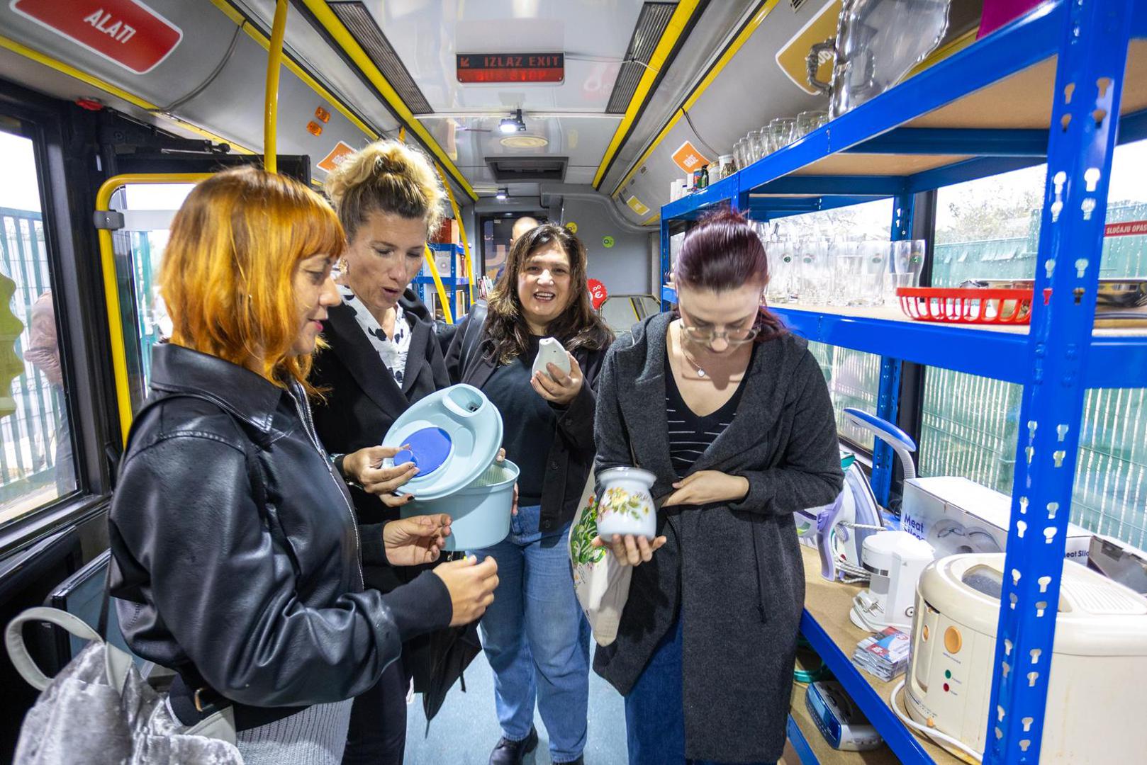 Cilj ovog inovativnog projekta je poticati ponovnu uporabu predmeta, smanjiti količinu otpada i promicati održiv način života u zajednici. Ideja je jednostavna: sve što vam više ne treba, a još je ispravno i korisno, možete donijeti u ReBus. 