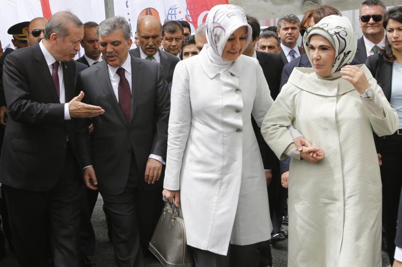 'Turkey's Prime Minister Tayyip Erdogan (L), his wife Emine Erdogan (R), President Abdullah Gul (2nd L) and his wife Hayrunnisa Gul (2nd R) arrive at a groundbreaking ceremony for the third Bosphorus