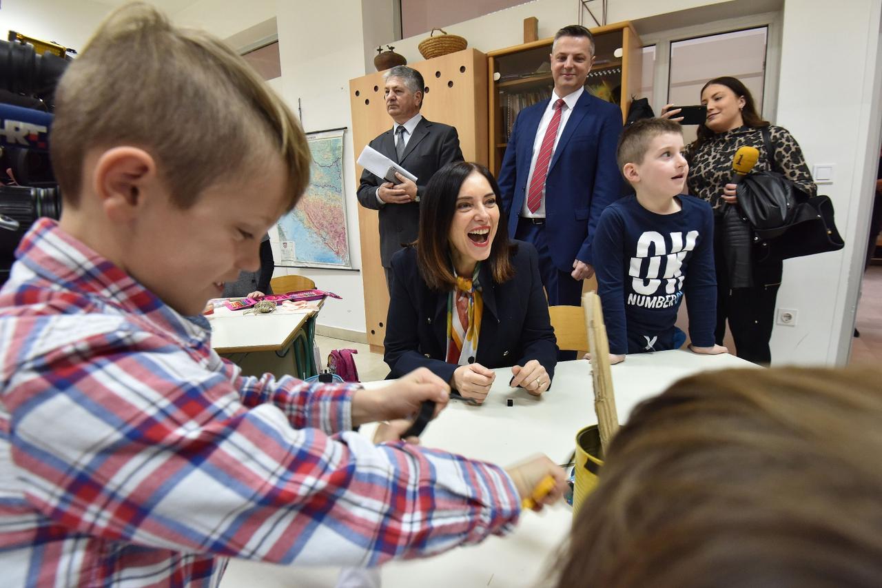 Ministrica Divjak zabavljala se s učenicima II Osnovne škole Čakovec