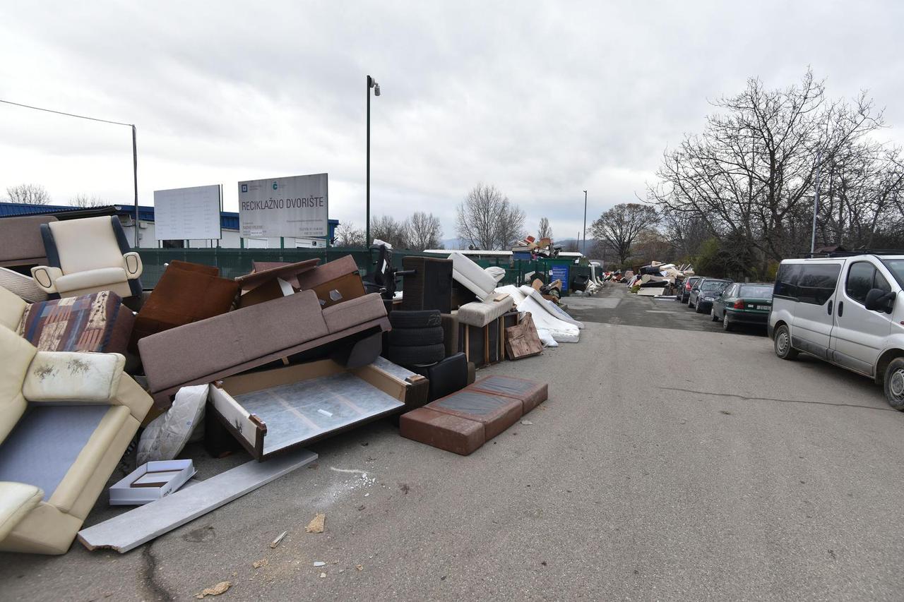 Zagreb: Pretrpano reciklažno dvorište u Španskom