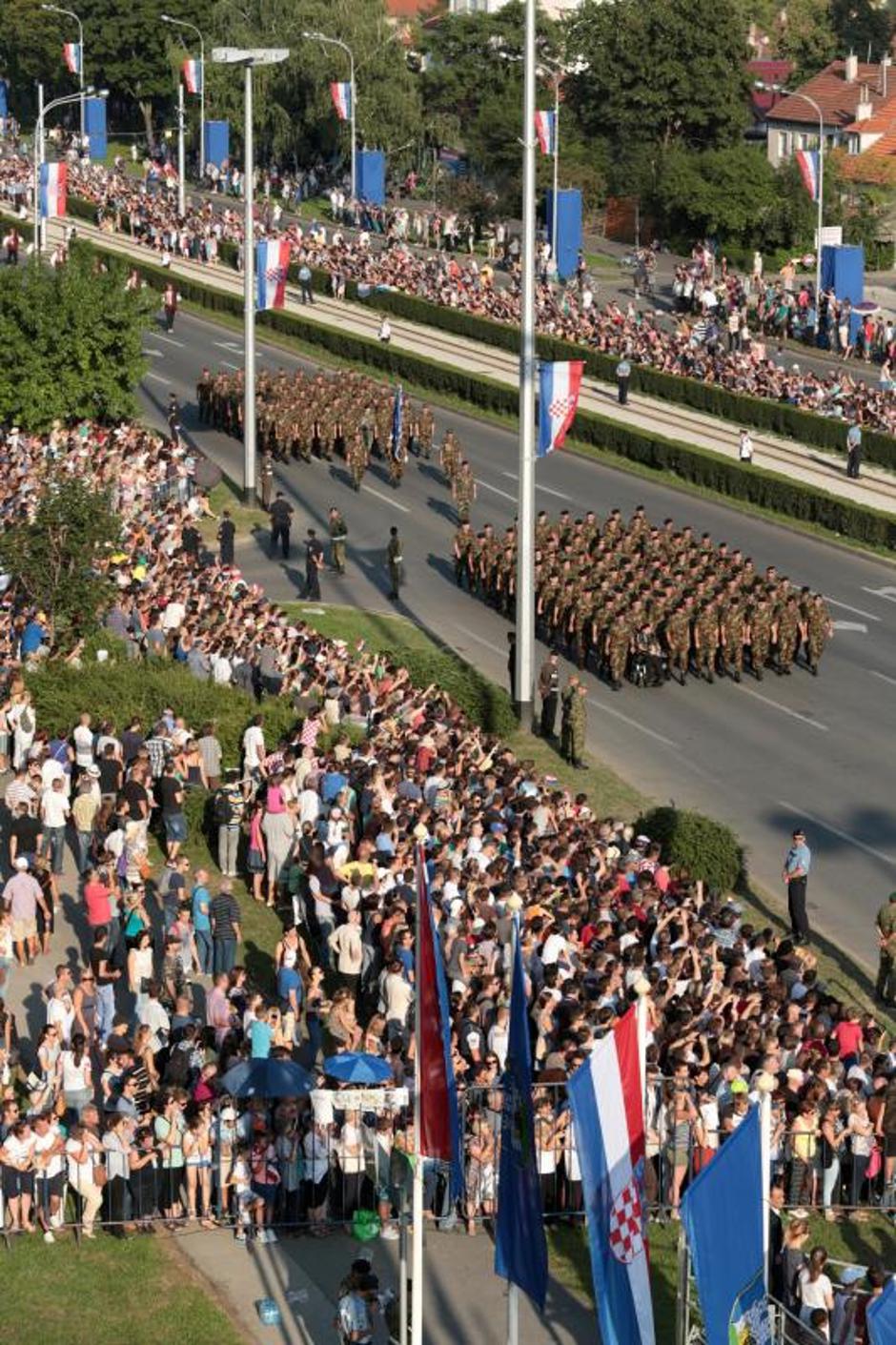 Vojni mimohod u Zagrebu 