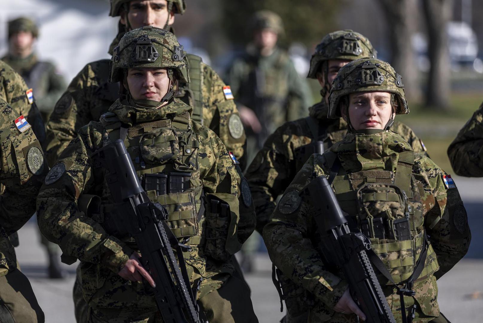 "Pozdravljam napore Hrvatske da dosegne obveze NATO saveza o izdvajanju dva posto BDP-a za obranu. Ovo je ključno postignuće koje Hrvatsku svrstava u pouzdanu članicu NATO saveza, a trebamo nastavimo graditi suradnju i prijateljstvo, kako bi zajedno bili jači, sigurniji i pripremljeniji za suočavanje s izazovima budućnosti", poručila je američka veleposlanica Rayes.