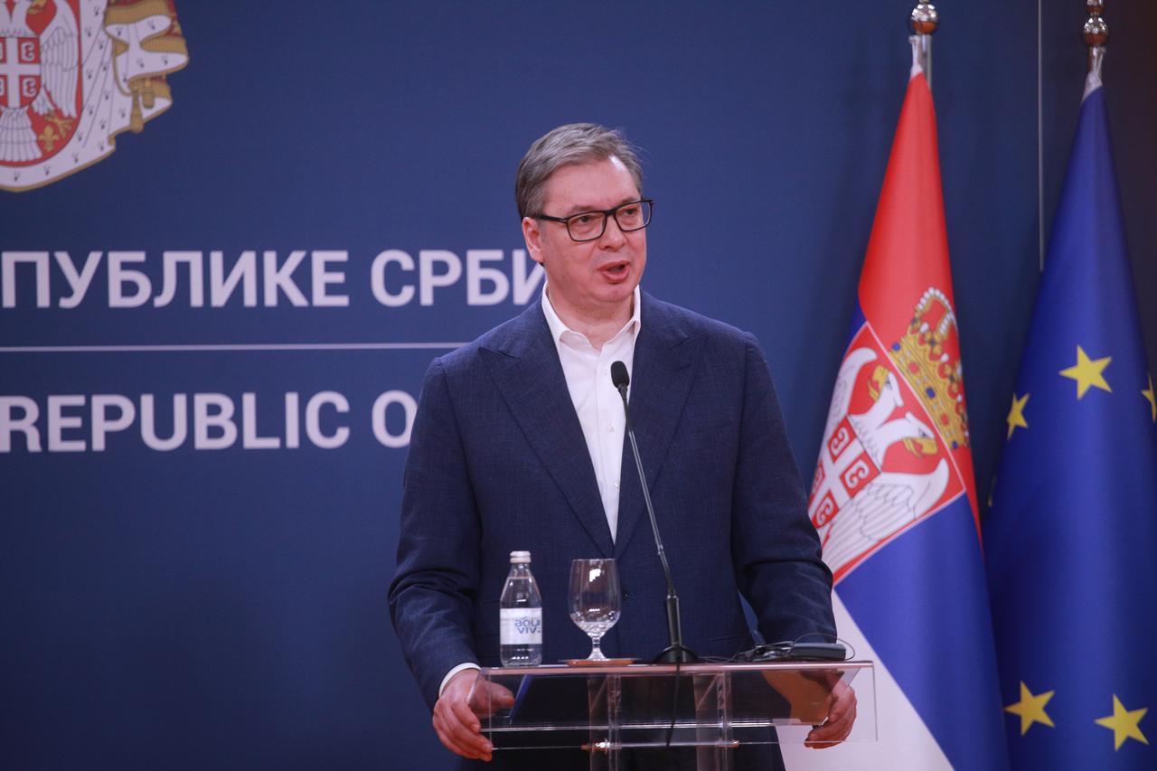 Andreas fon Bekerat uručio je  Aleksandru Vučiću Godišnji izvještaj Europske komisije o Srbiji