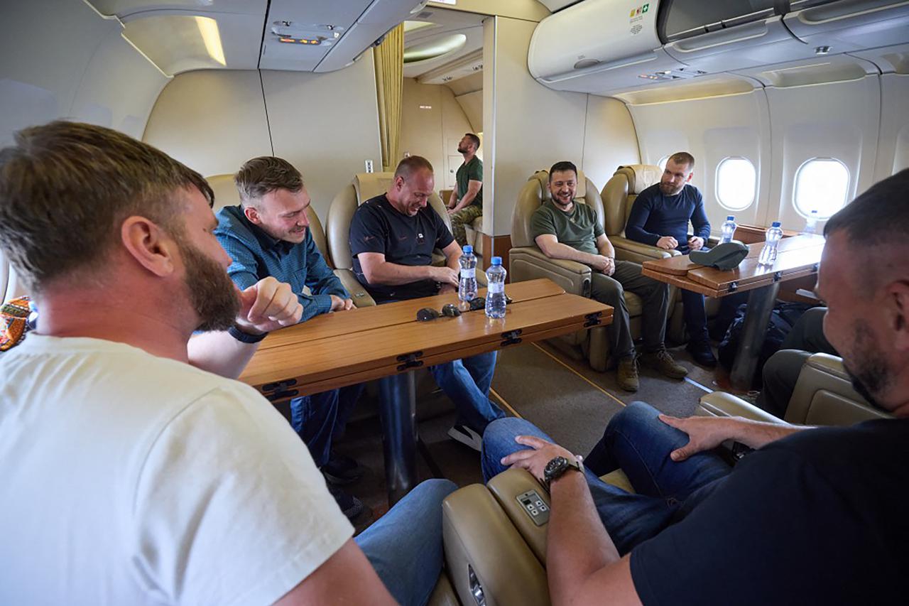 Zelensky Brings Five Azov Commanders To Homeland Home From Turkey